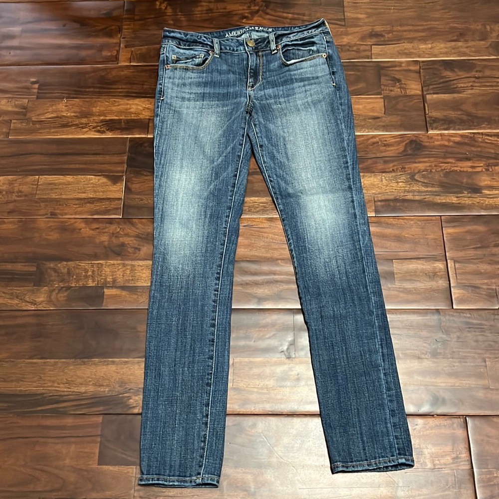 Womens Sz 8 Long American Eagle jeans.